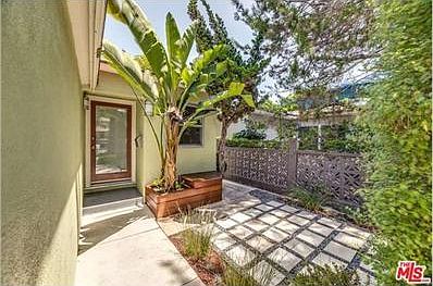 4th image of 3742 Barry Ave