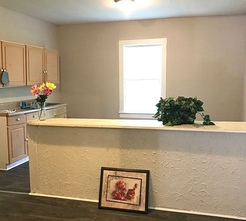 3rd image of 805 1/2 Adams Ct
