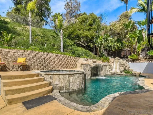 2552 Arnott St, San Diego, CA 92110