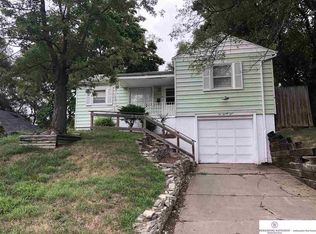 1021 S 41st St, Omaha, NE 68105