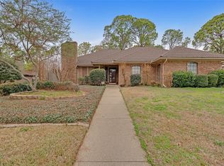 2704 Wooded Acres Dr, Arlington, TX 76016