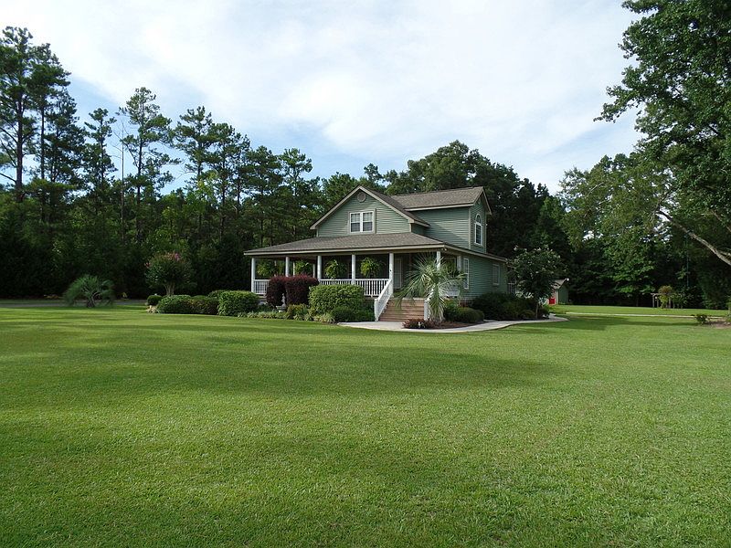 Country Living at its best
						:
						View from the road in the small town of Latta.