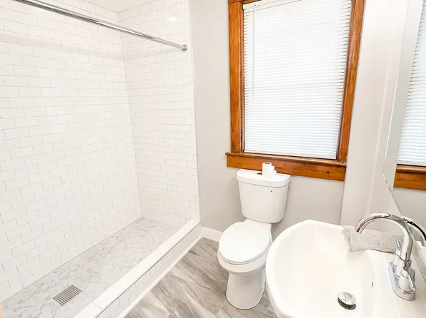 21 Harbor St APT 1, Salem, MA 01970