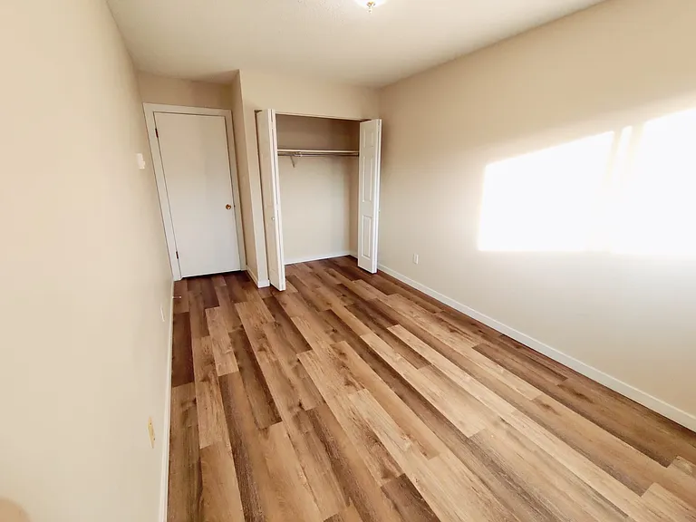 241 Scott Ave — Photo 8