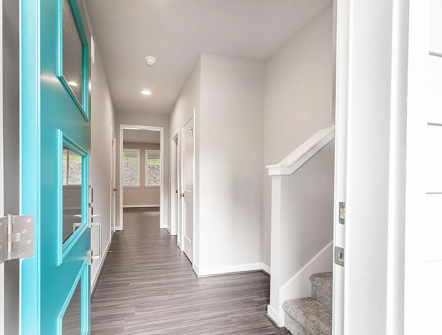 4 bed, 2.5 bath, 1900 sqft, $3,995 — Photo 2