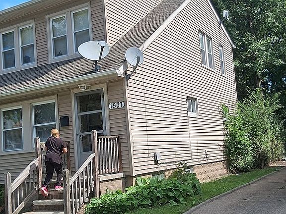 2nd image of 1537 Larchmont Rd