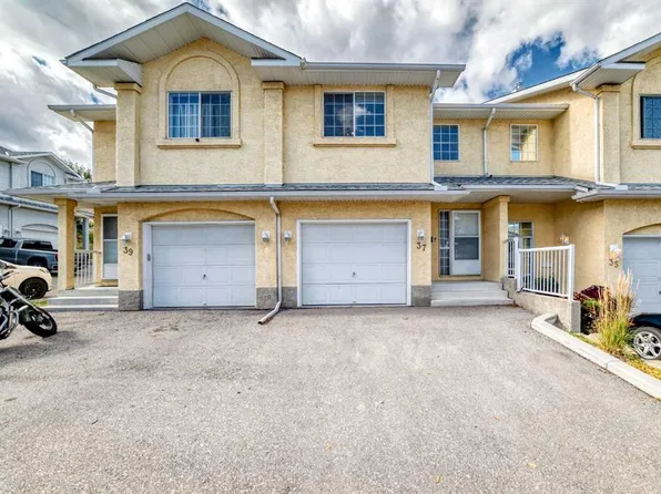 37 E Beddington Gdns NE, Calgary, AB T3K 4N9