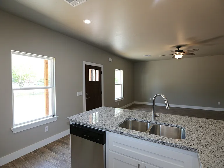 114 W French St — Photo 27
