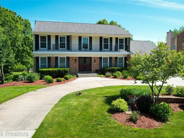 5415 White Hall Cir, West Bloomfield, MI 48323