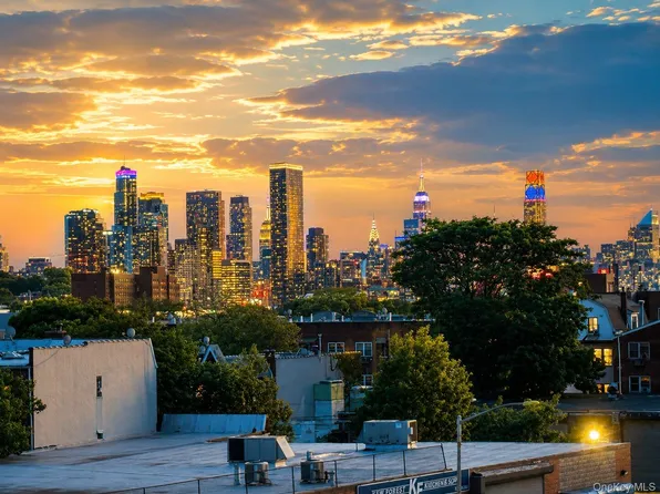 60-11 Broadway #5T, Woodside, NY 11377