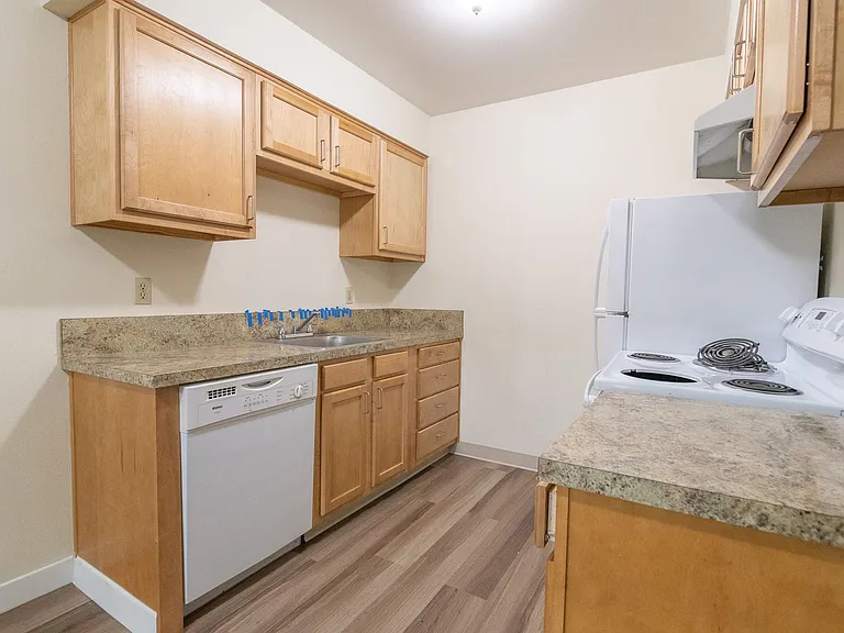 2232 SE Pine St — Photo 5