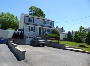 11 Barber Pl, Rye Brook, NY 10573