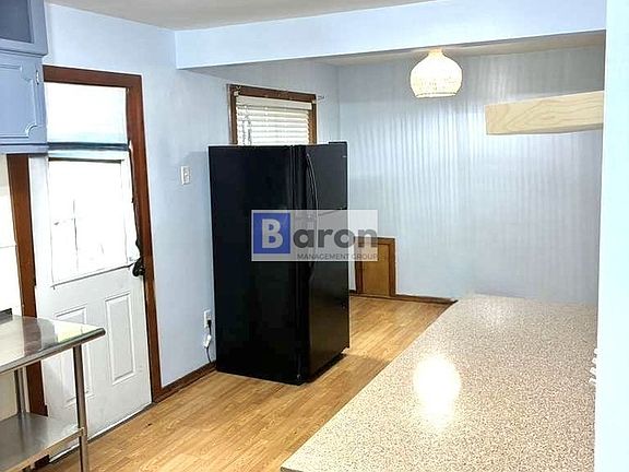4th image of 447 Park Dr
