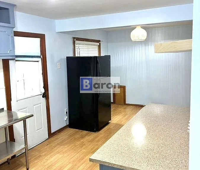 448 Park Dr — Photo 4