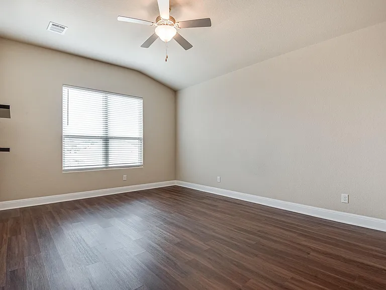 562 White Cyn — Photo 27
