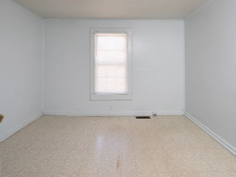 515 W Davidson Ave — Photo 3