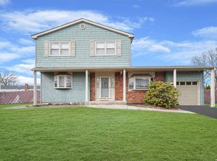 61 Winchester Rd, Ronkonkoma, NY 11779