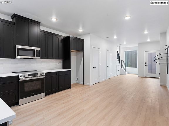 5th image of 7193 SE Crystal Springs Blvd #8