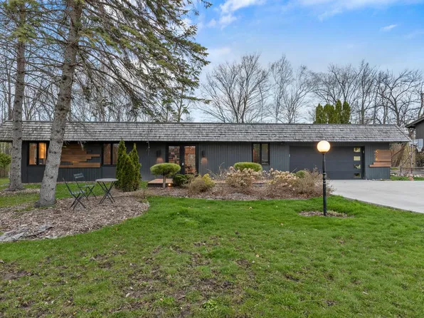 9487 North Fairway CIRCLE, Bayside, WI 53217