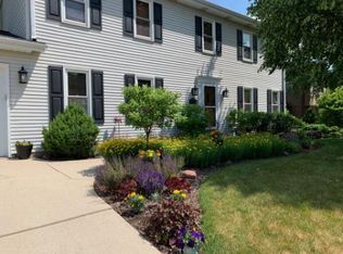 2848 W Hilltop Ln, Franklin, WI 53132