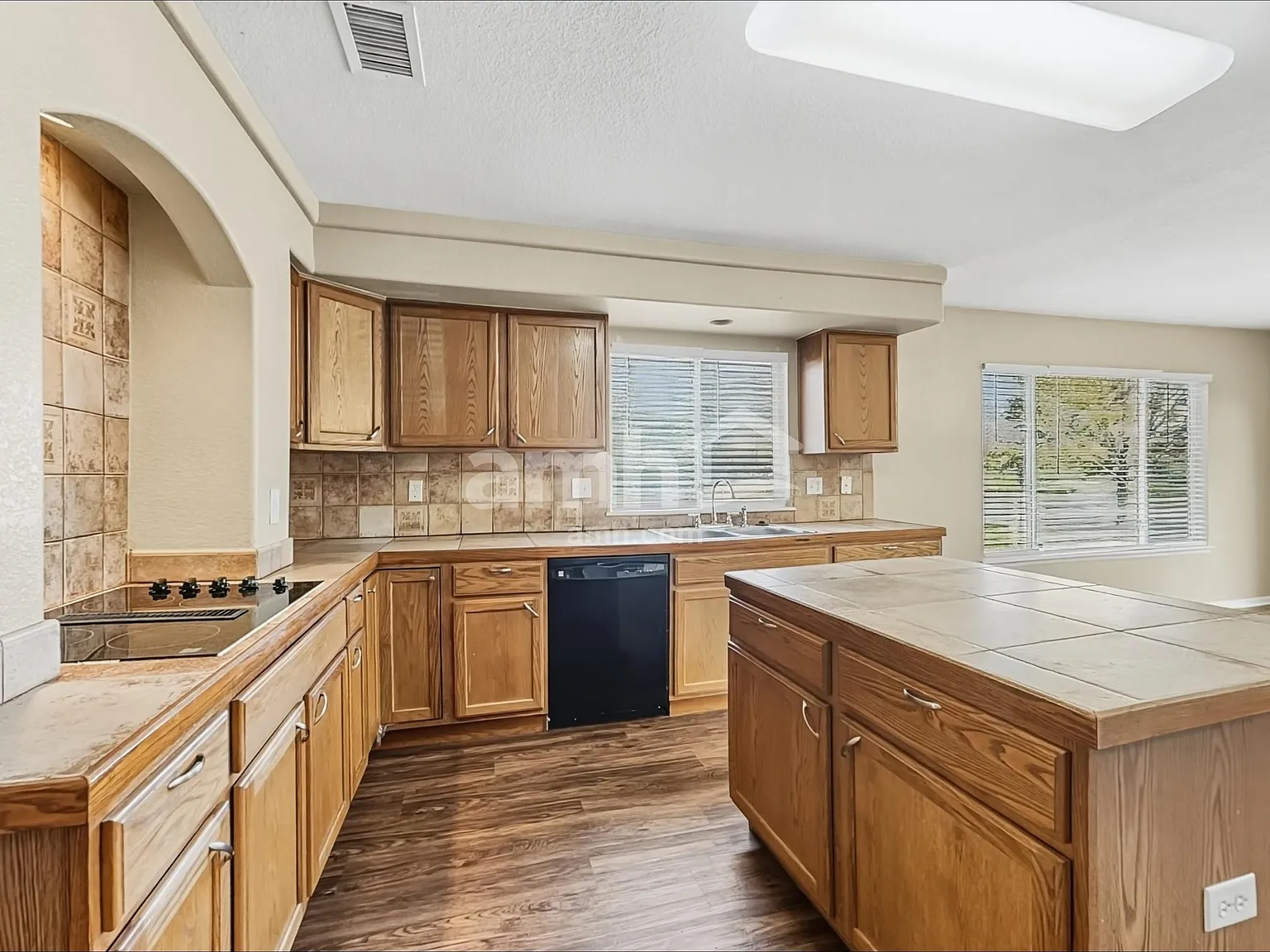 3 bed, 2.5 bath, 1600 sqft, $2,795 — Photo 3