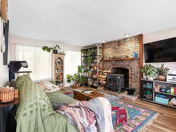 4th image of 3488 Meander Way