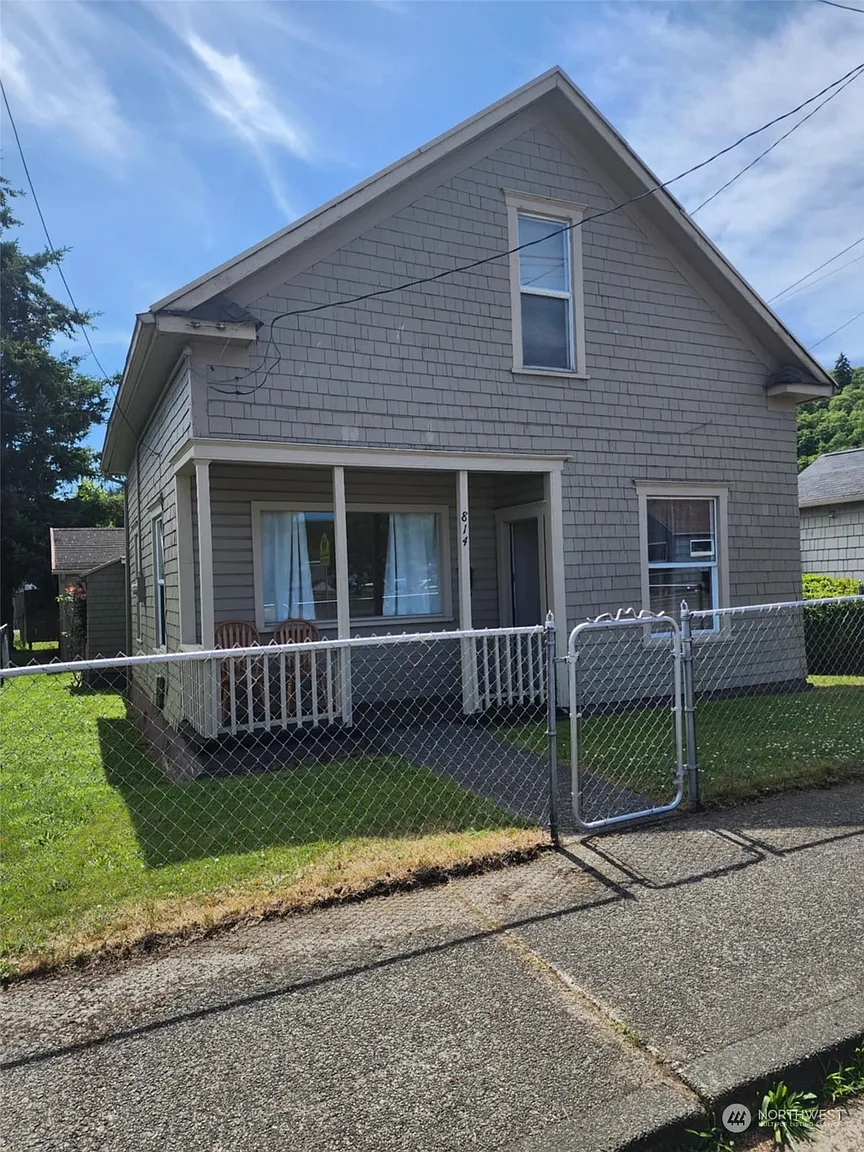 814 Perry Avenue photo 1