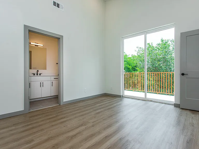4001 Roseland Ave — Photo 23