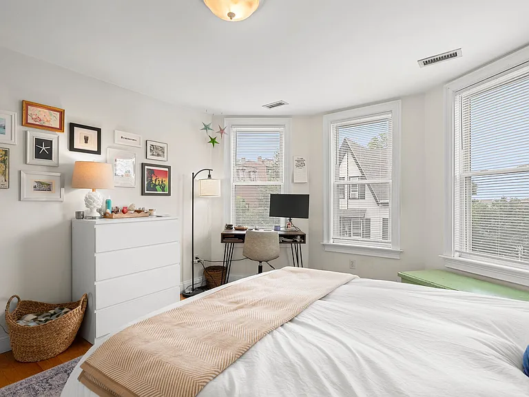 87 M St #3 — Photo 11