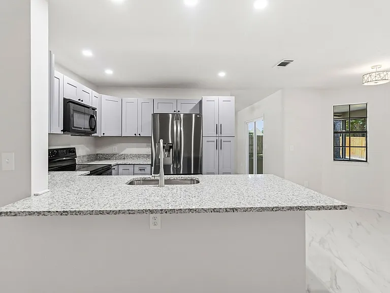 1534 Frances St — Photo 10