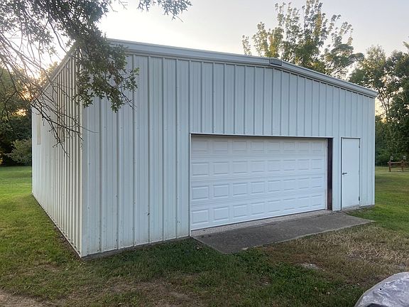 4th image of 1191 S 220th St