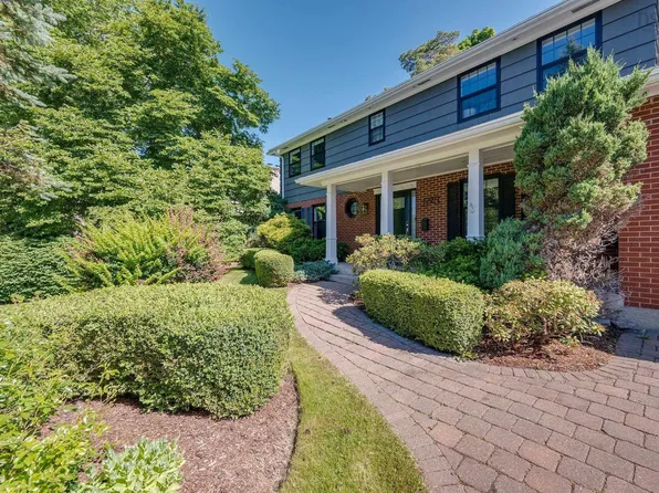 523 Francklyn St, Halifax, NS B3H 3B2