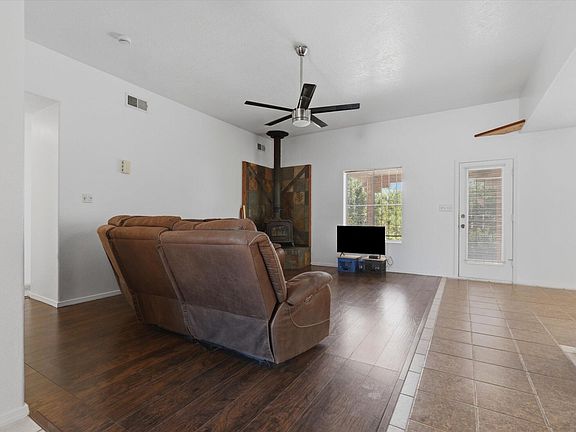 4th image of 342 Sunset Farm Pl SW