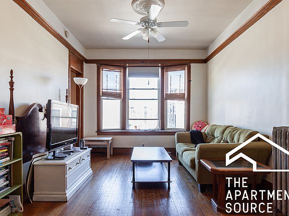 2nd image of 3326 N Clark St APT 3F