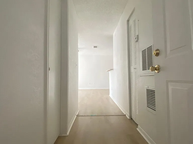 2516 Grassy Point Dr #202 — Photo 7
