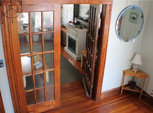 31 Colonial Ave, Cranston, RI 02910