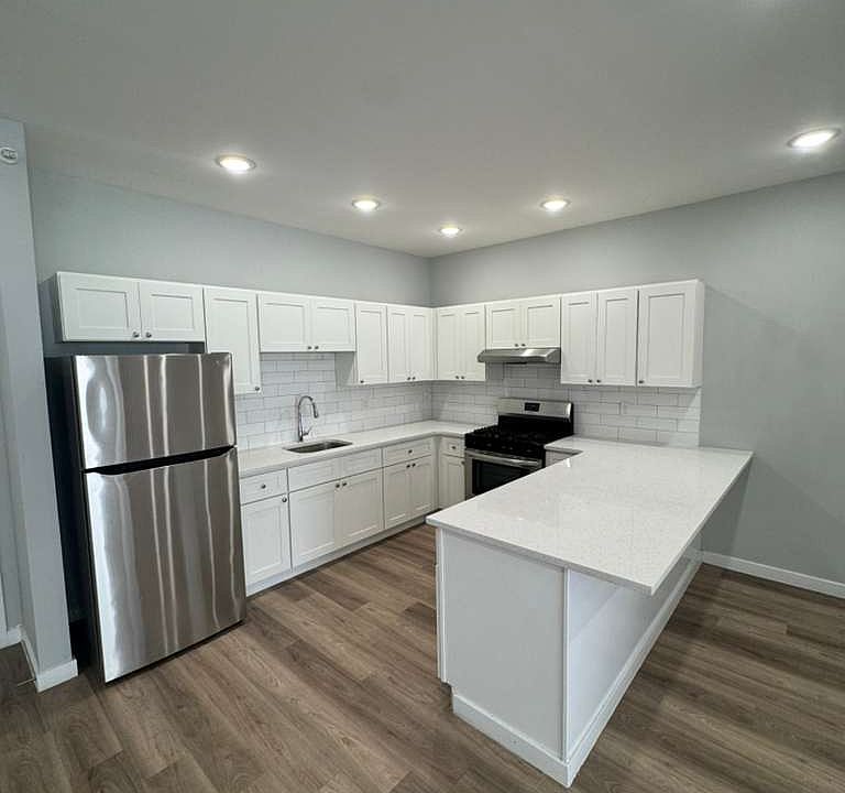 1st image of 448 E 18th St #1
