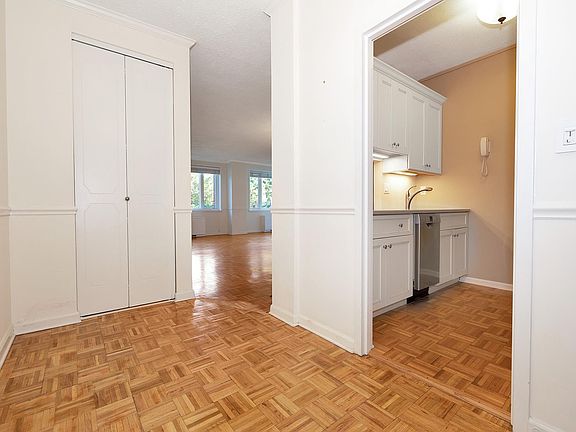2nd image of 16 Rockledge Ave APT 2KK1