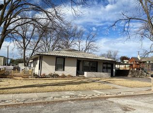 105 11th St, Comanche, TX 76442