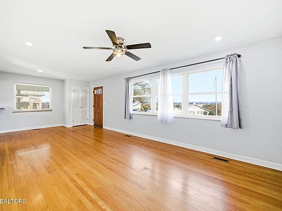 2nd image of 407 Kildare Dr