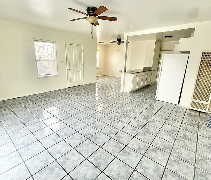 2838 W Vernon Ave — Photo 4