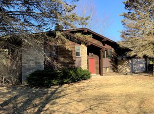 W312S8965 Moccasin Trl, Mukwonago, WI 53149