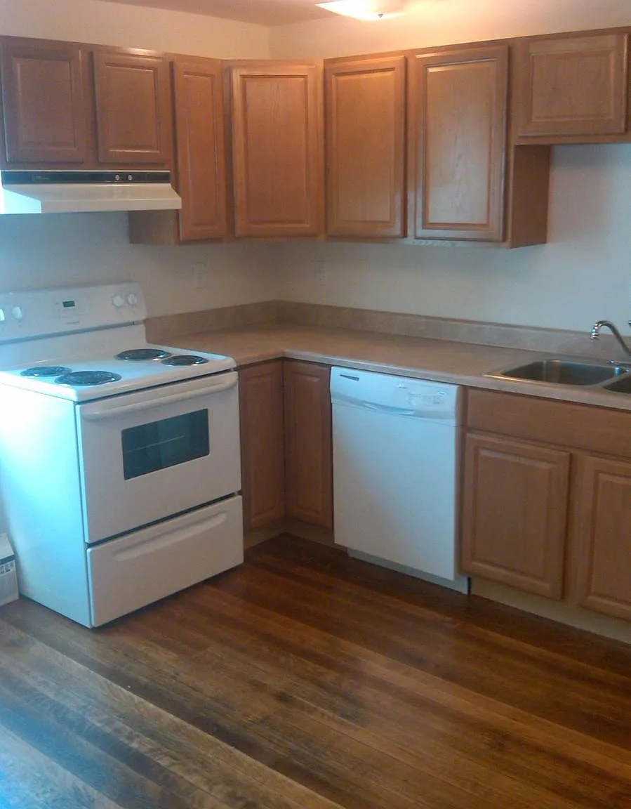 97 N Winooski Ave — Photo 4