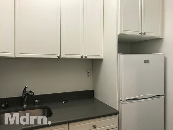 5th image of 333 E 54th St APT 3G