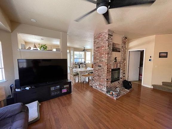 4th image of 415 Oak Valley Dr