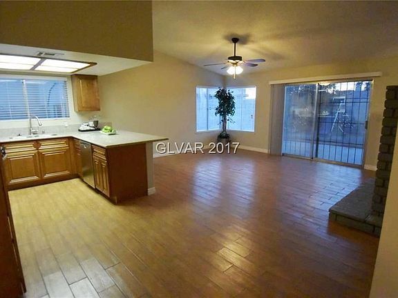 5th image of 1689 Rolling Hills Dr