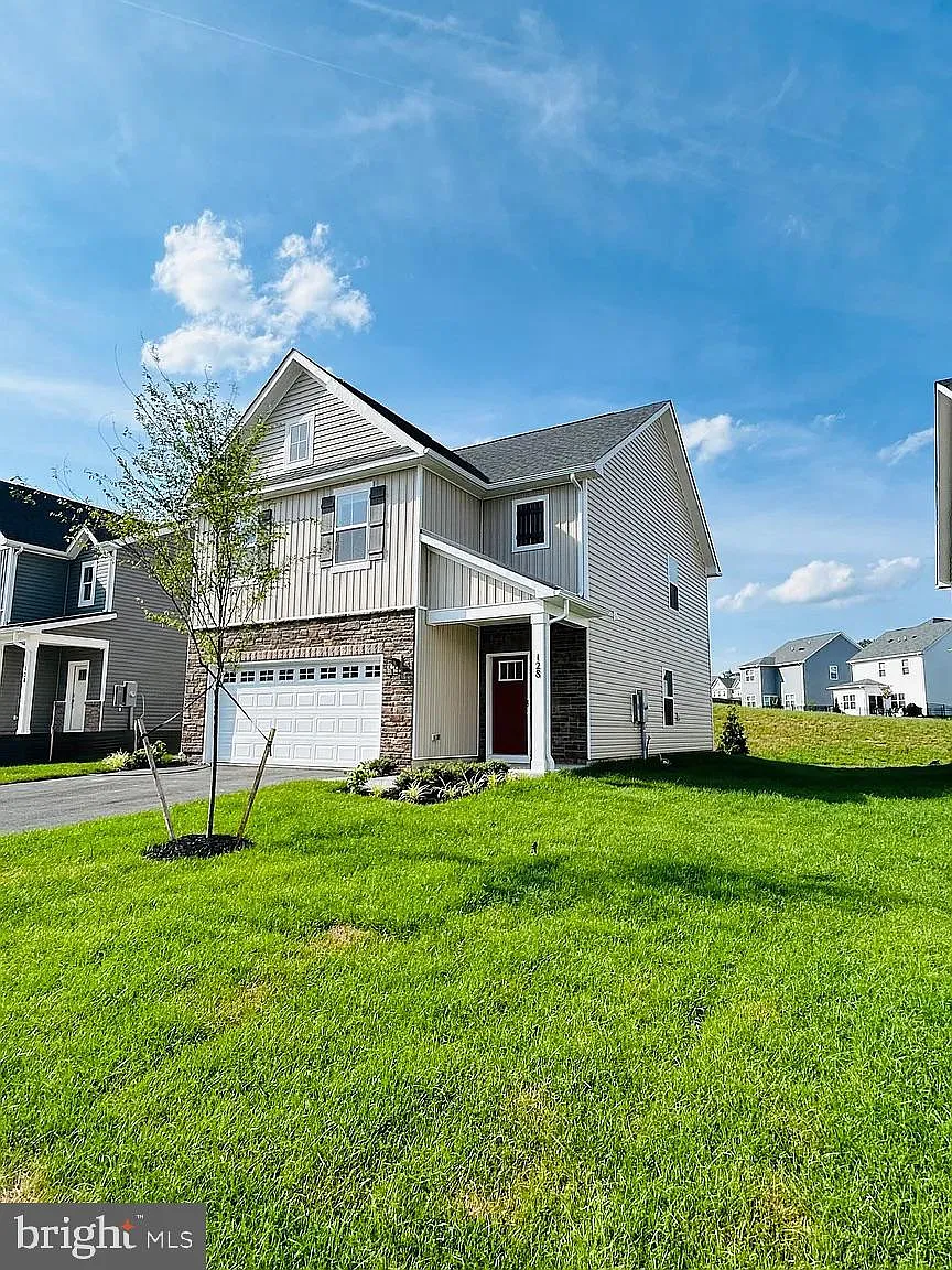 4 bed, 2.5 bath, 1953 sqft, $2,700 — Photo 1