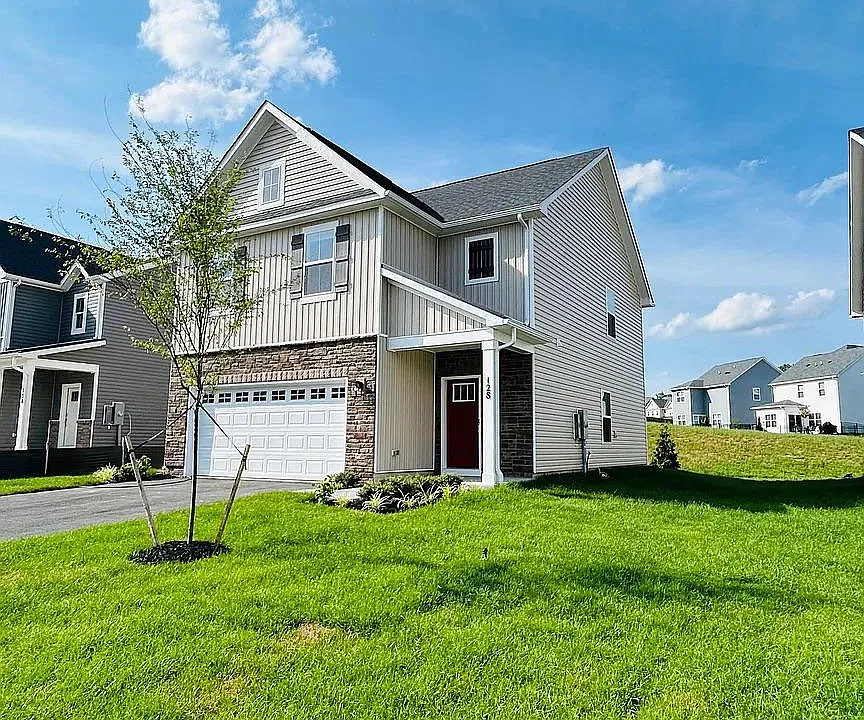 128 Wappinger Ter