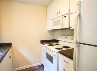 3595 Cedaroak Dr APT 20, West Linn, OR 97068
