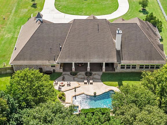 4th image of 15636 Crown Oaks Dr